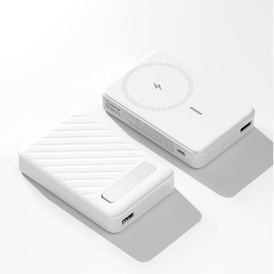 Harga yang bagus Kompak Portable Power Bank Magnetic Quick Charging Power Bank Ultra Slim on line
